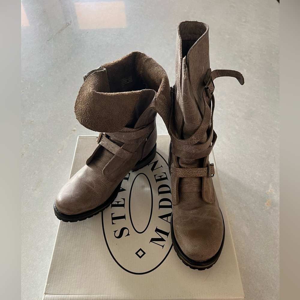 Women’s Steve Madden Boots - size 8.5